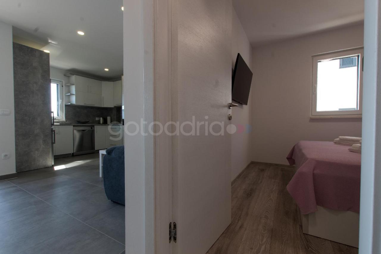 Sea View Apartments Diana Макарска Экстерьер фото
