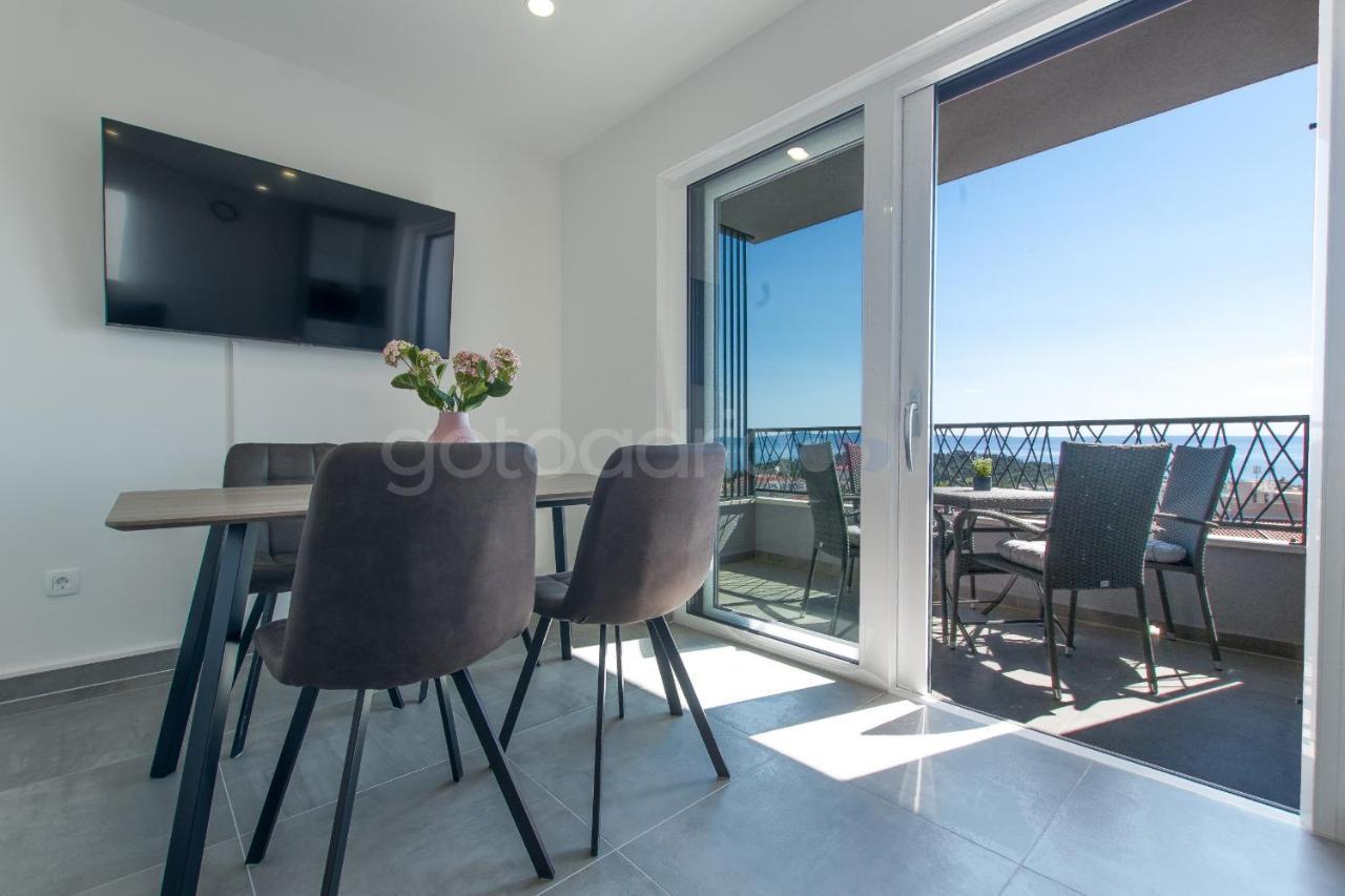 Sea View Apartments Diana Макарска Экстерьер фото